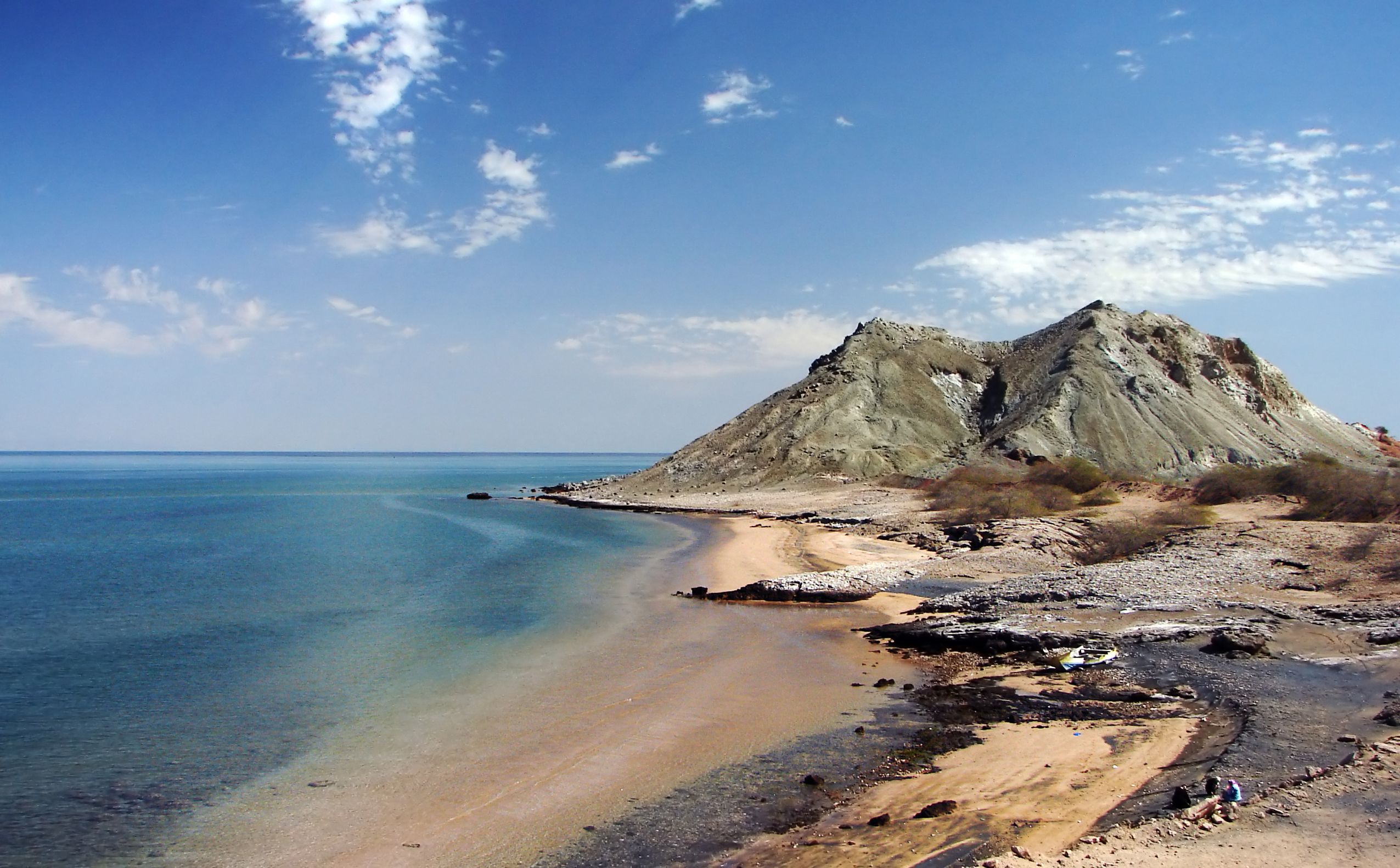 Khezr Beach compressor - برای شنا بهترین ساحل در قشم کجاست؟